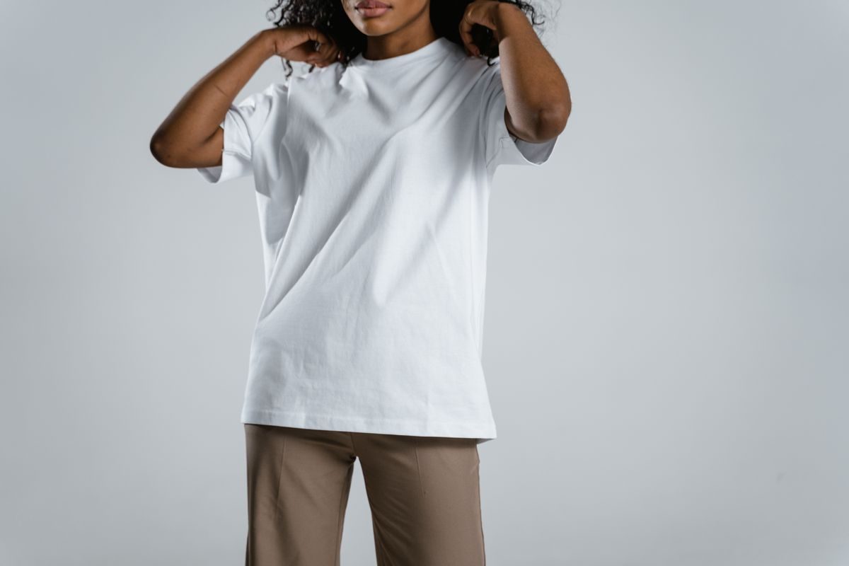 Plain white shirt worn, the surface heat-applied graphics bond to